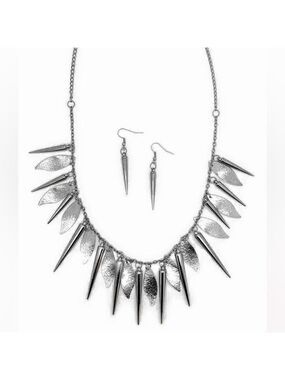 Paparazzi Fatal Attraction silver necklace earrings set silver spikes new in bag